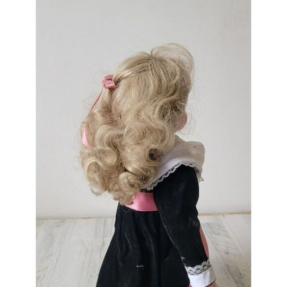 Brinn's Lindsey porcelain doll collectible decor figure - Picture 10 of 16